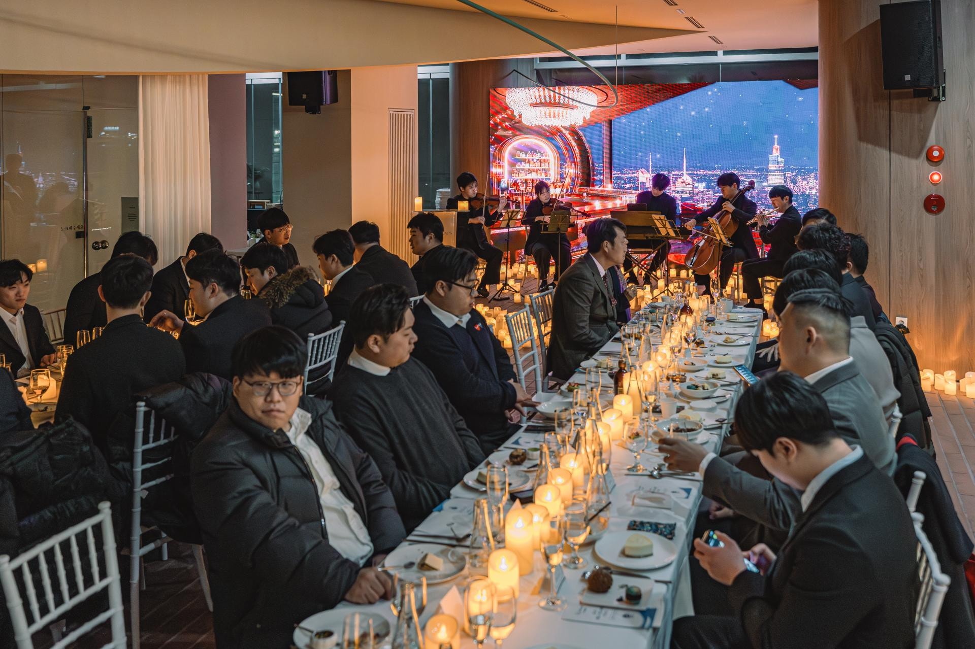라이브 연주가 흐르는 밤